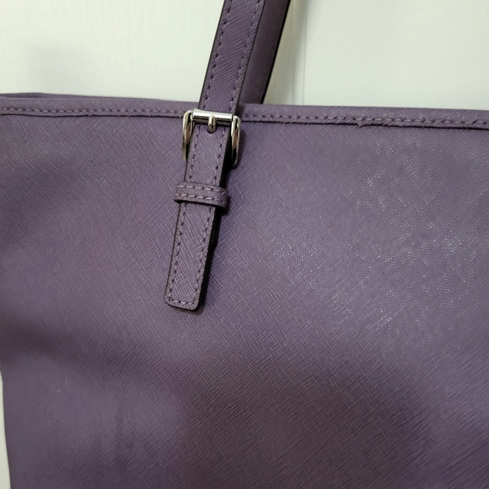Chic MICHAEL KORS Leather Purple (Iris) Bag / Tote with Spacious Interior - Picture 5 of 13